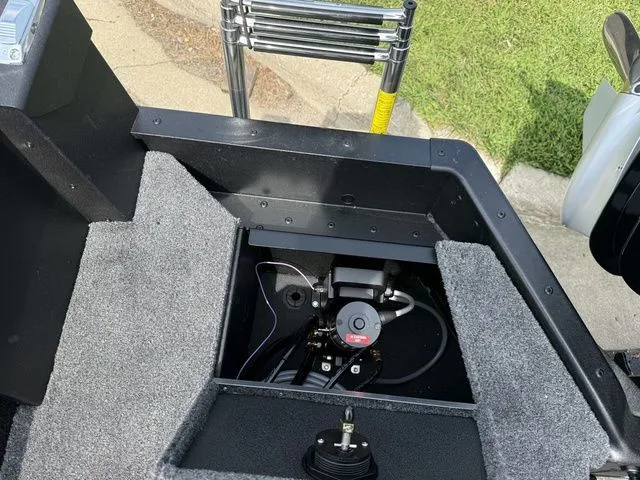 Slide: The Image of Alumacraft Competitor 185X Sport 2025 - 10