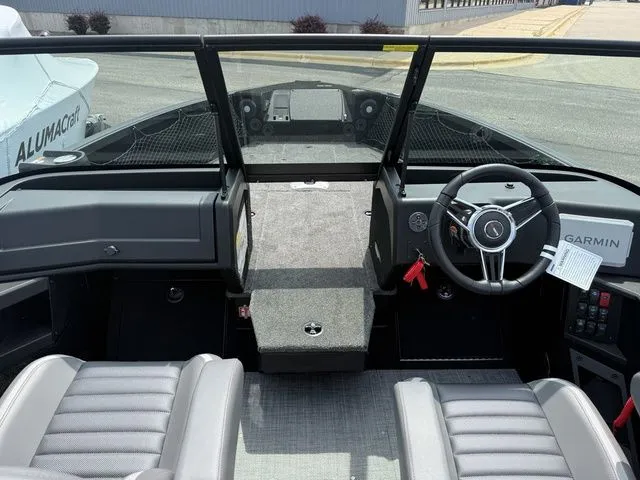 Slide: The Image of Alumacraft Competitor 185X Sport 2025 - 19