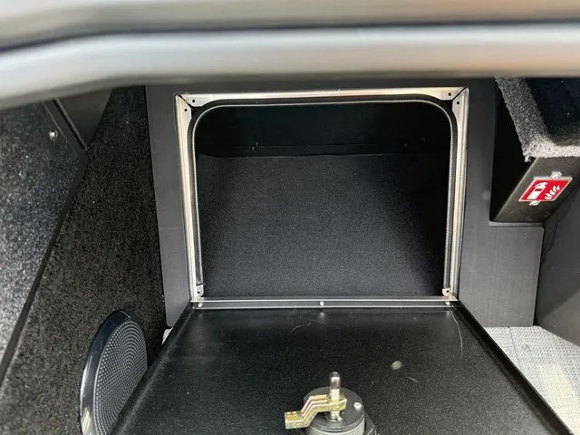 Slide: The Image of Alumacraft Competitor 185X Sport 2025 - 25