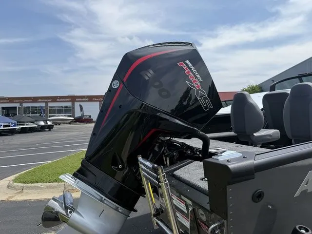 Slide: The Image of Alumacraft Competitor 185X Sport 2025 - 4