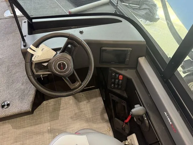 Slide: The Image of Alumacraft Trophy 185X Sport 2025 - 19