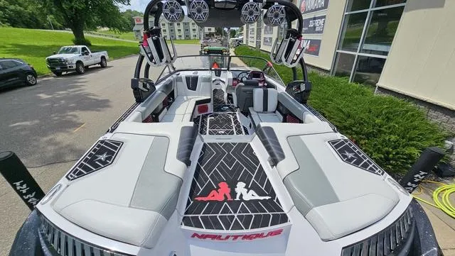 Slide: The Image of Nautique Super Air Nautique G23 2015 - 8