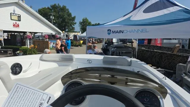 Slide: The Image of Hurricane SunDeck Sport 185 OB 2026 - 10