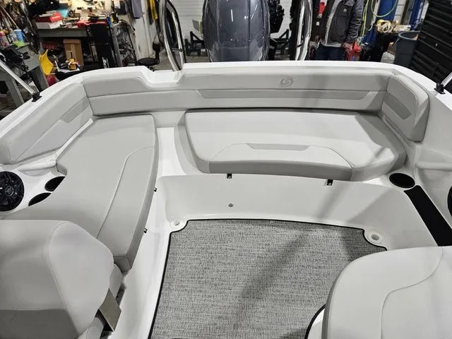 Slide: The Image of Hurricane SunDeck Sport 185 OB 2026 - 13