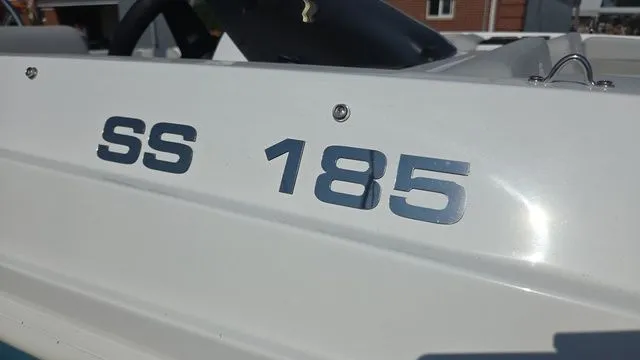 Slide: The Image of Hurricane SunDeck Sport 185 OB 2026 - 22