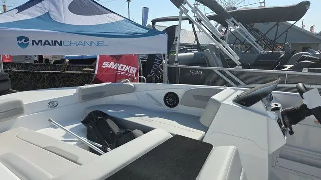 Slide: The Image of Hurricane SunDeck Sport 185 OB 2026 - 5