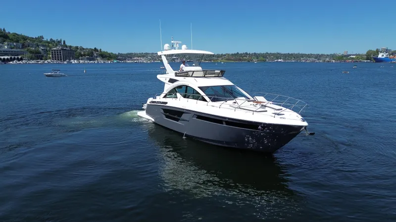 Slide: The Image of Cruisers Yachts 54 Fly 2019 - 13