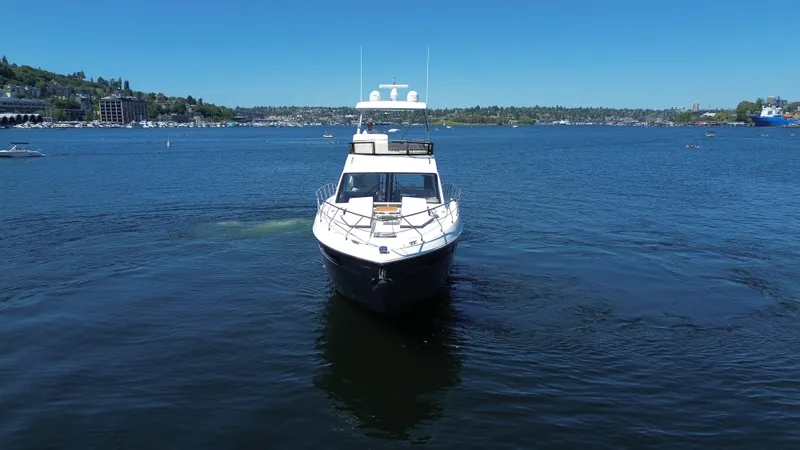 Slide: The Image of Cruisers Yachts 54 Fly 2019 - 15