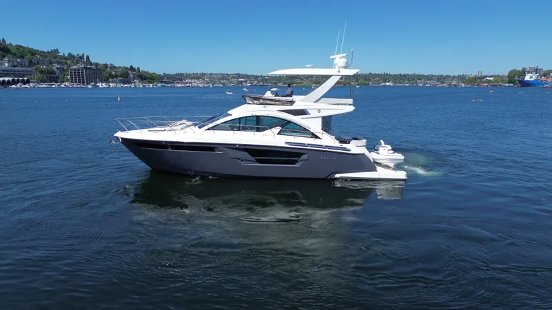 Slide: The Image of Cruisers Yachts 54 Fly 2019 - 16