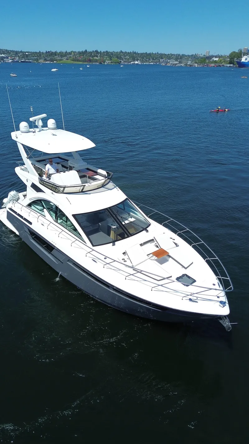 Slide: The Image of Cruisers Yachts 54 Fly 2019 - 22