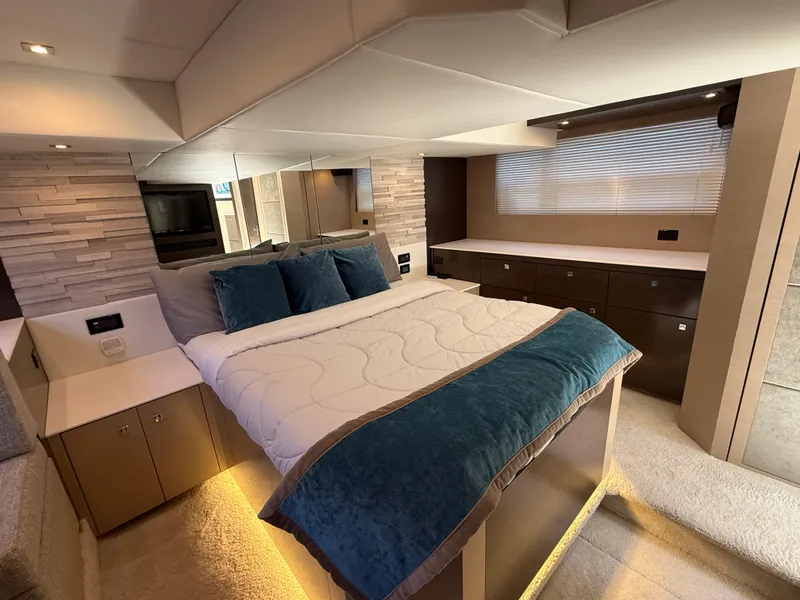 Slide: The Image of Cruisers Yachts 54 Fly 2019 - 29
