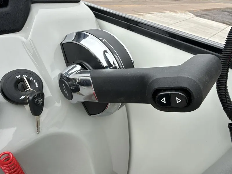 Slide: The Image of Throttle control and ignition of 2025 Landau ISLAND BREEZE 23 boat. - 16