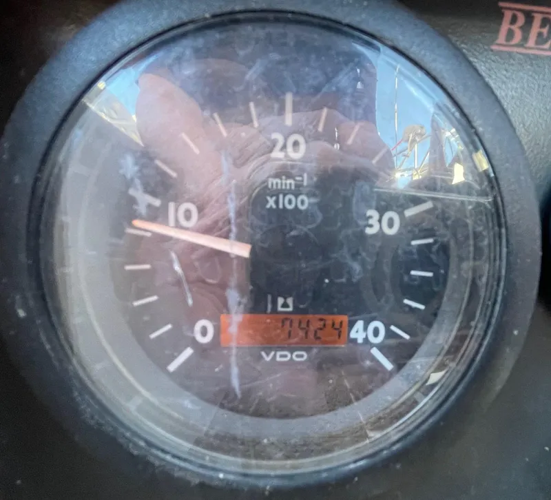 Slide: The Image of 742.4 hours on diesel engine - 21