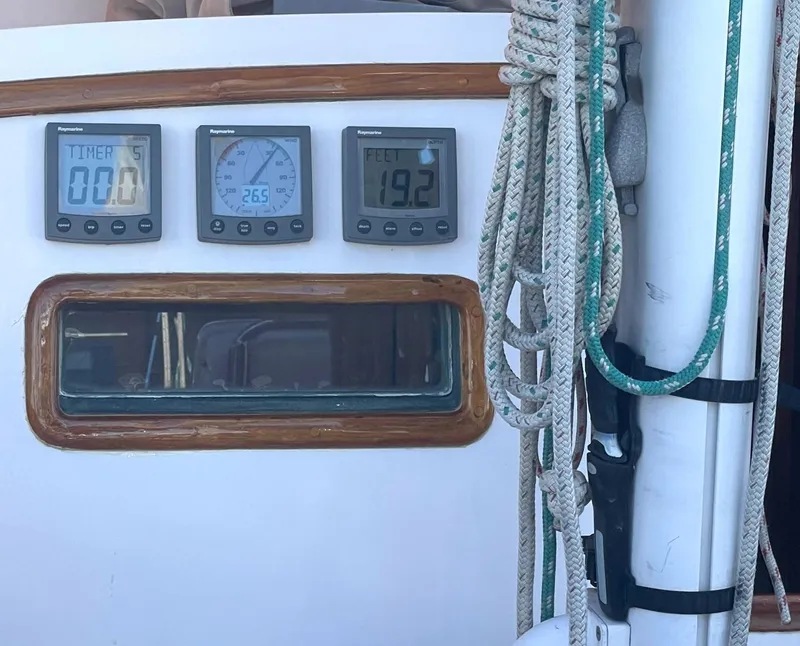 Slide: The Image of Cockpit Raymarine displays - 23