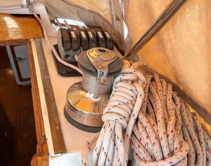 Slide: The Image of Electric winch and rope clutches - 32