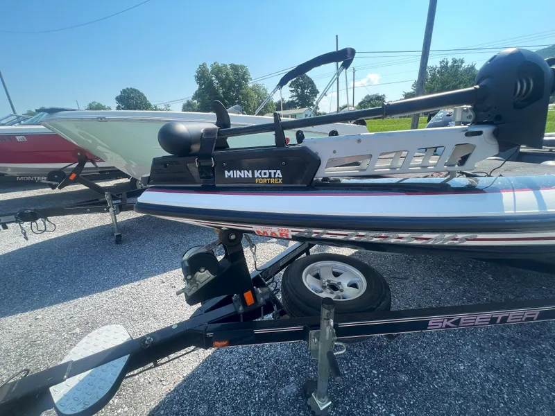 Slide: The Image of Skeeter ZX180 2010 - 11