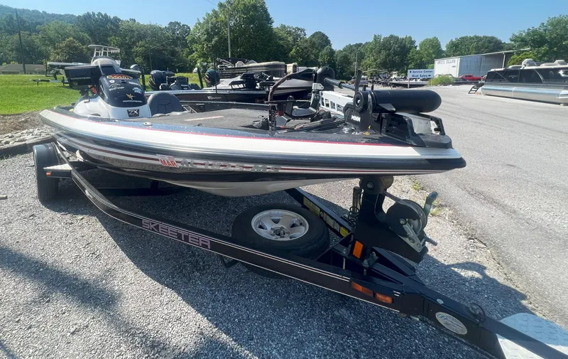 Slide: The Image of Skeeter ZX180 2010 - 12