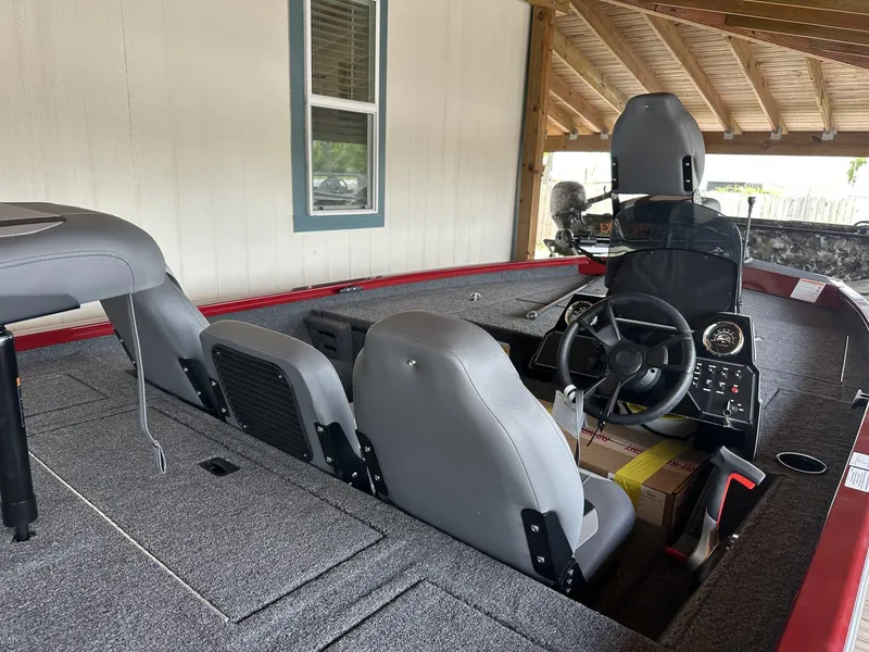 Slide: The Image of Lowe Stinger 175 2025 - 7