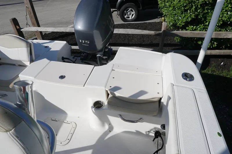 Slide: The Image of 2012 Robalo R200 Center Console boat with Yamaha 115 engine, rear deck view. - 27