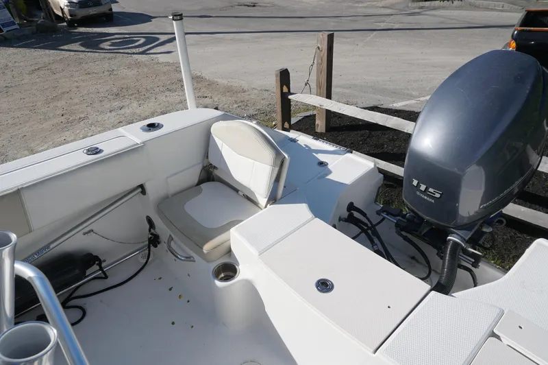 Slide: The Image of 2012 Robalo R200 Center Console boat with Yamaha 115 engine, featuring seating and storage. - 28