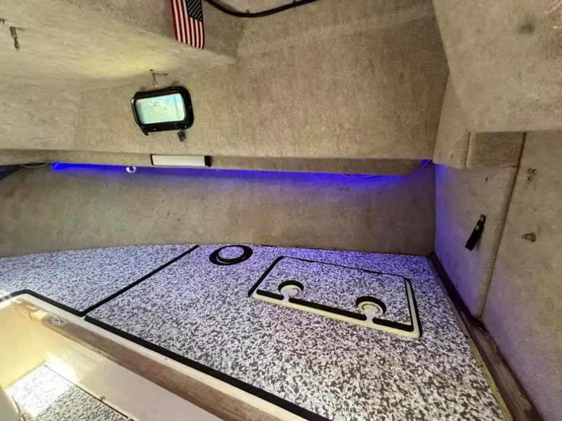 Slide: The Image of Parker Marine 2510 Walkaround 2003 - 12