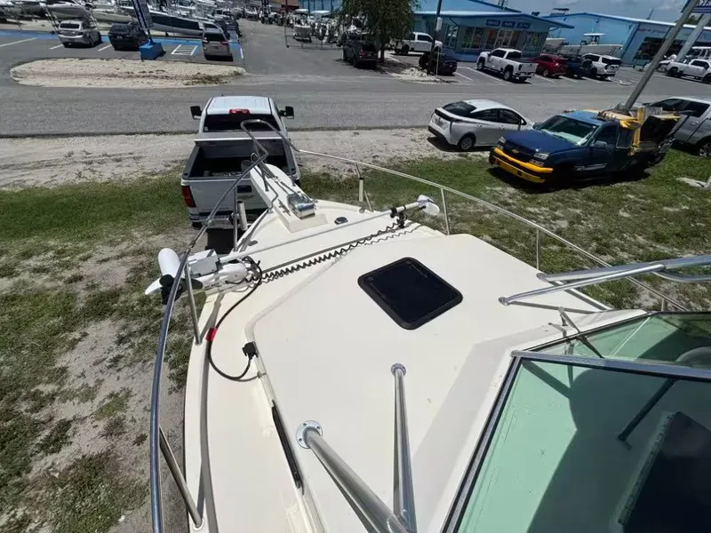 Slide: The Image of Parker Marine 2510 Walkaround 2003 - 15