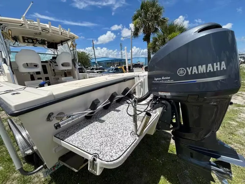 Slide: The Image of Parker Marine 2510 Walkaround 2003 - 4