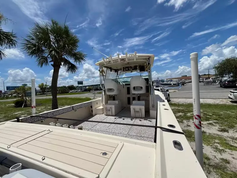 Slide: The Image of Parker Marine 2510 Walkaround 2003 - 5