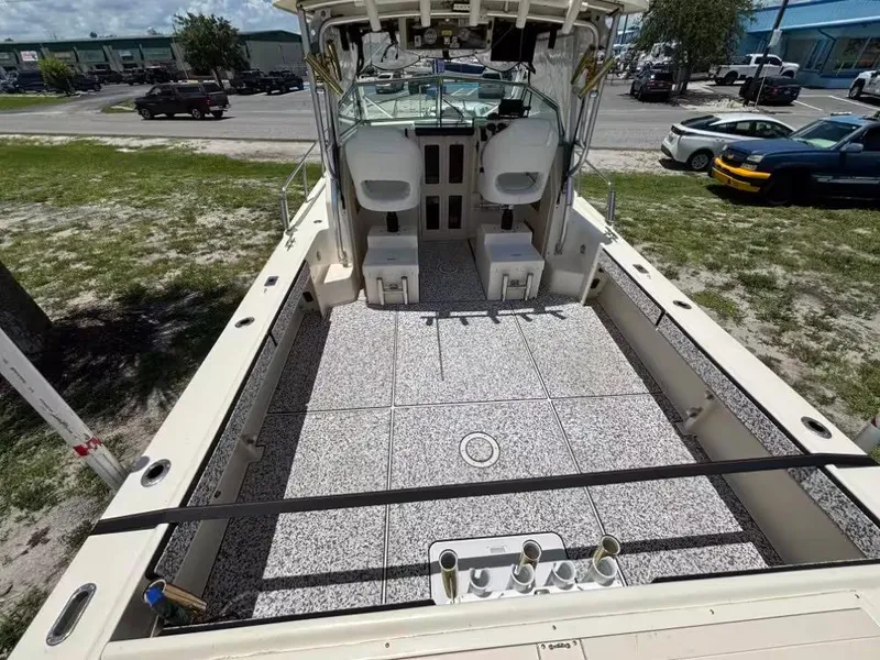 Slide: The Image of Parker Marine 2510 Walkaround 2003 - 6