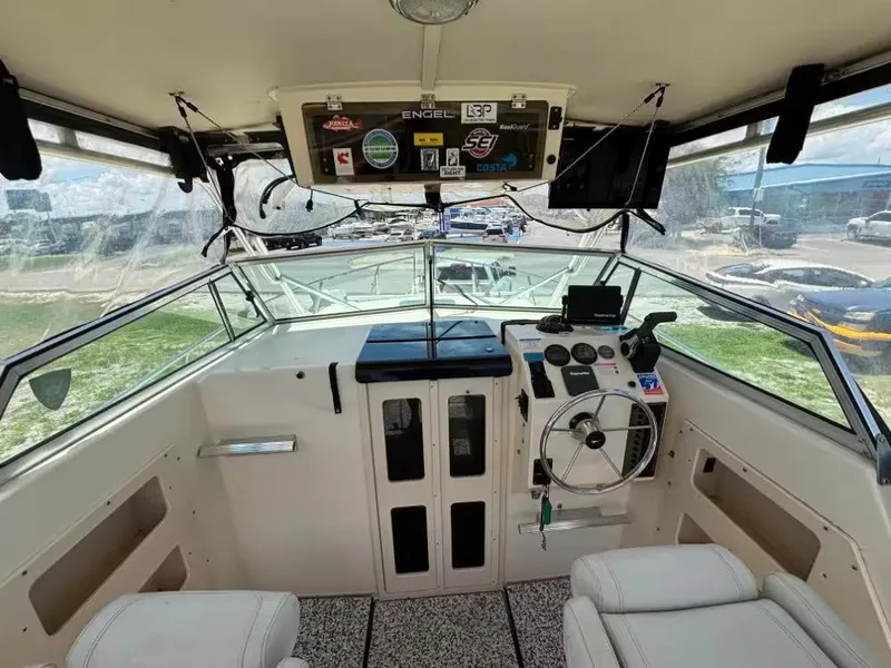 Slide: The Image of Parker Marine 2510 Walkaround 2003 - 7