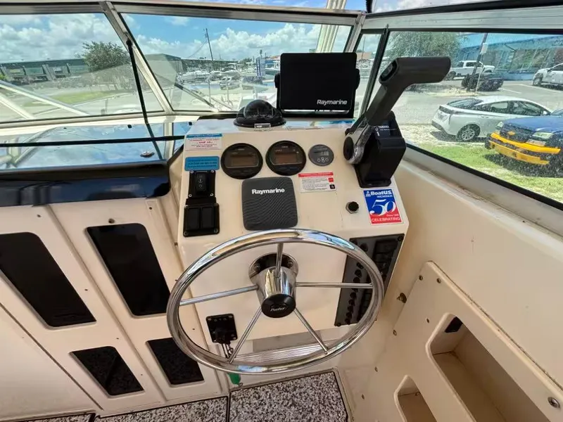 Slide: The Image of Parker Marine 2510 Walkaround 2003 - 8