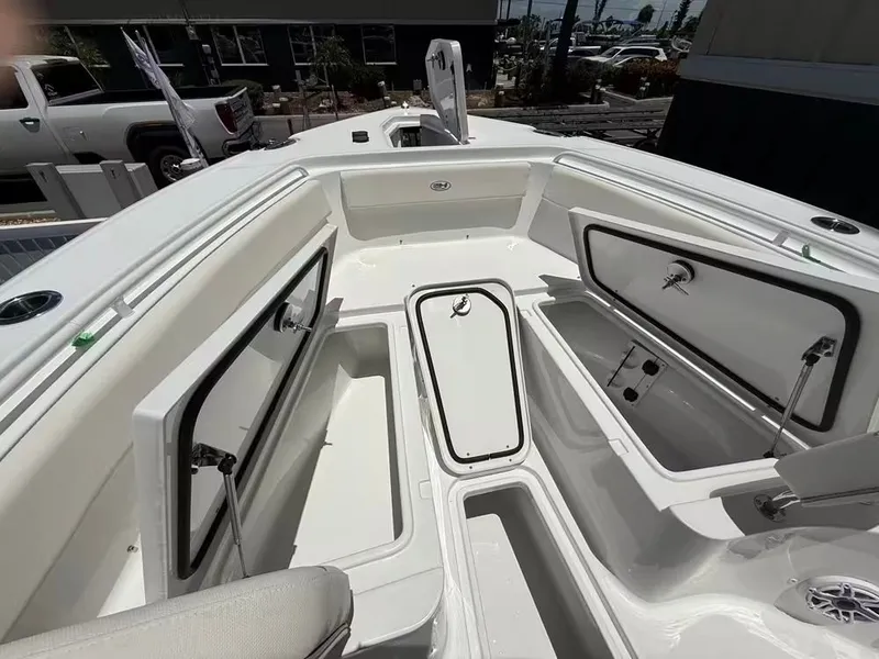 Slide: The Image of Sea Hunt Ultra 265 SE 2026 - 10