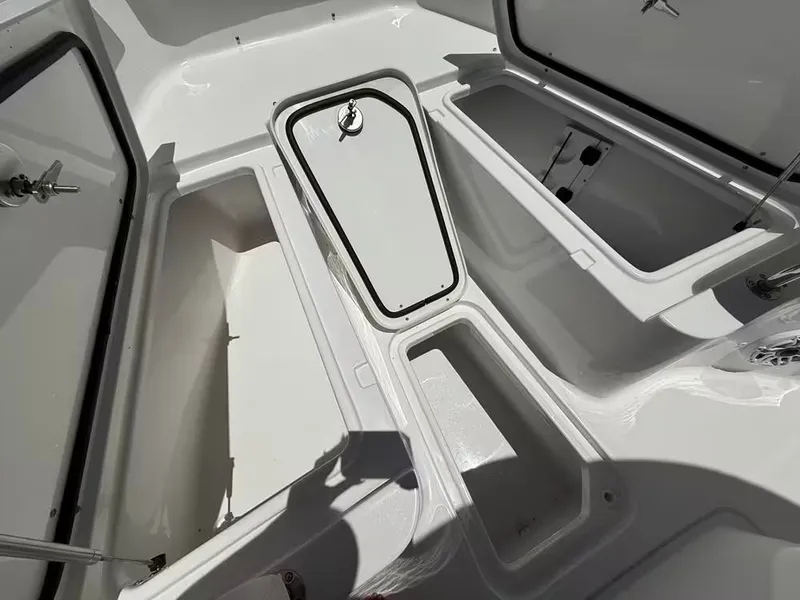 Slide: The Image of Sea Hunt Ultra 265 SE 2026 - 11