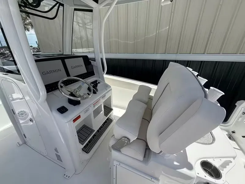 Slide: The Image of Sea Hunt Ultra 265 SE 2026 - 4