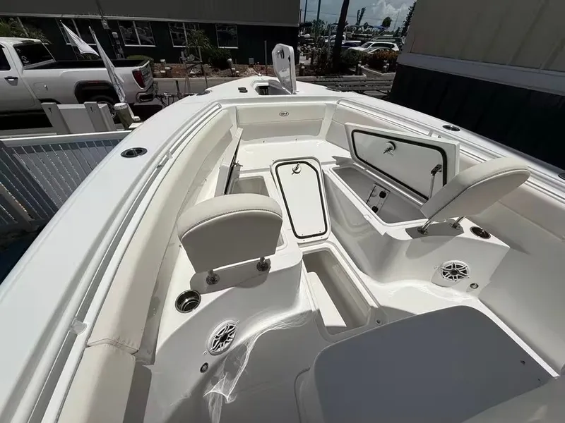 Slide: The Image of Sea Hunt Ultra 265 SE 2026 - 9