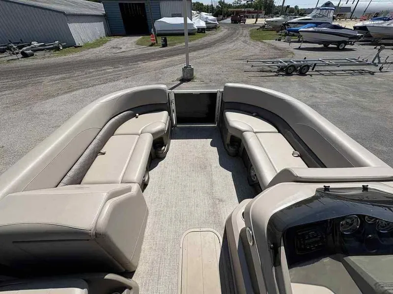 Slide: The Image of Avalon LSZ Entertainer 24 FT 2021 - 11