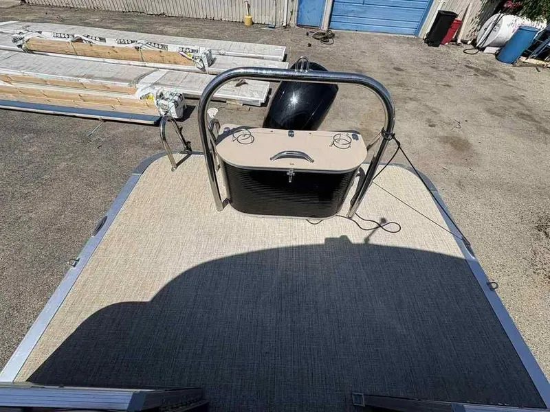 Slide: The Image of Avalon LSZ Entertainer 24 FT 2021 - 3