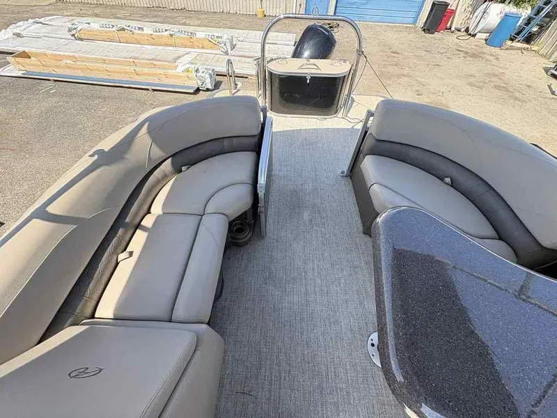 Slide: The Image of Avalon LSZ Entertainer 24 FT 2021 - 4