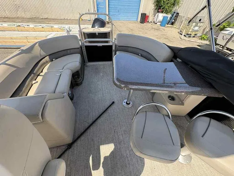 Slide: The Image of Avalon LSZ Entertainer 24 FT 2021 - 6