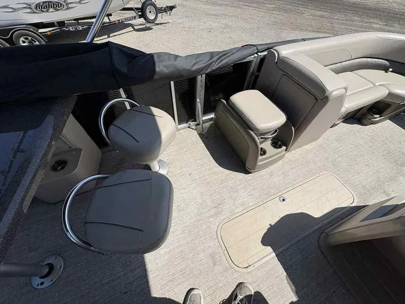 Slide: The Image of Avalon LSZ Entertainer 24 FT 2021 - 7