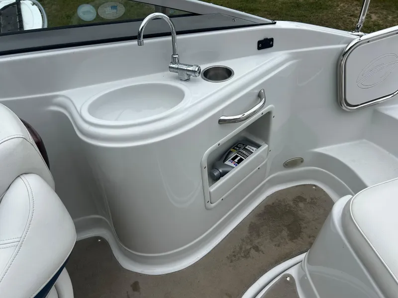 Slide: The Image of Crownline Boats 220 EX 2008 - 13