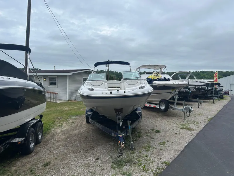 Slide: The Image of Crownline Boats 220 EX 2008 - 3