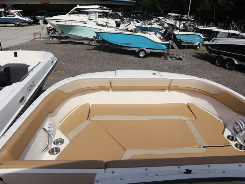 Slide: The Image of Bayliner Trophy T22CC 2025 - 11