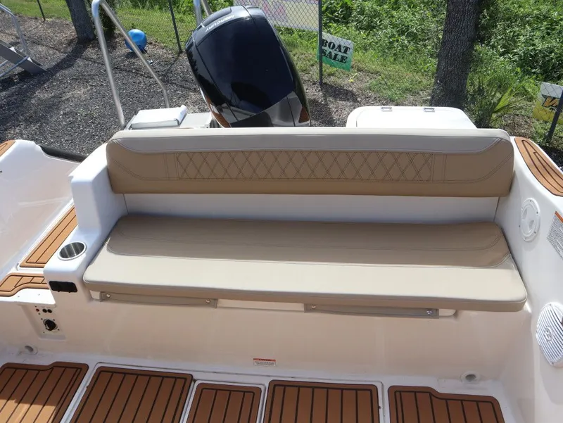 Slide: The Image of Bayliner Trophy T22CC 2025 - 14