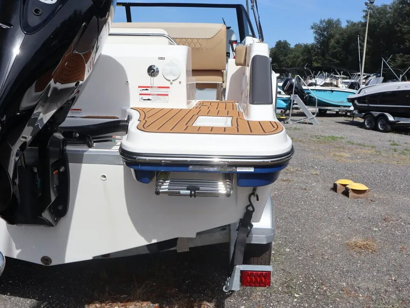 Slide: The Image of Bayliner Trophy T22CC 2025 - 4