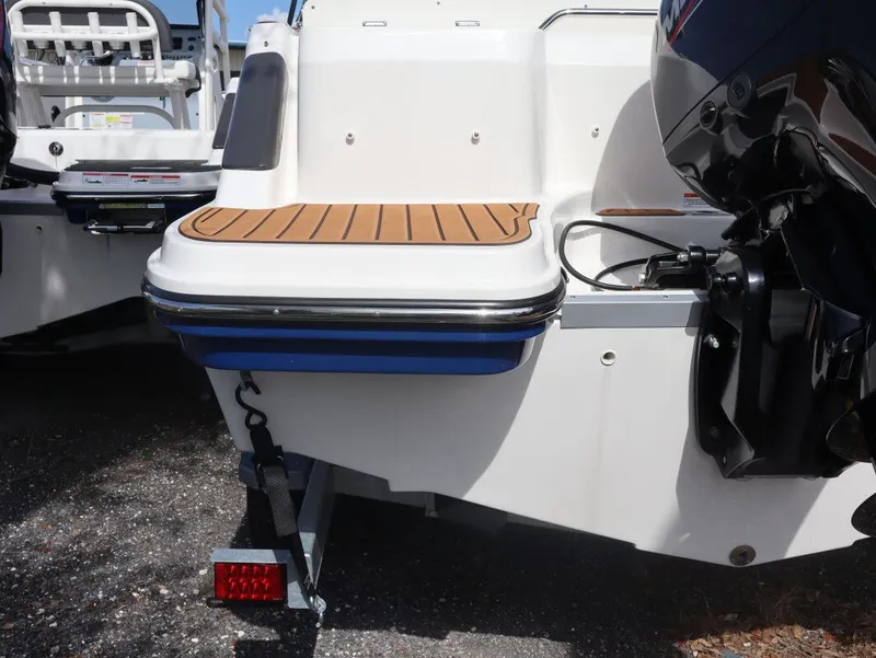 Slide: The Image of Bayliner Trophy T22CC 2025 - 5