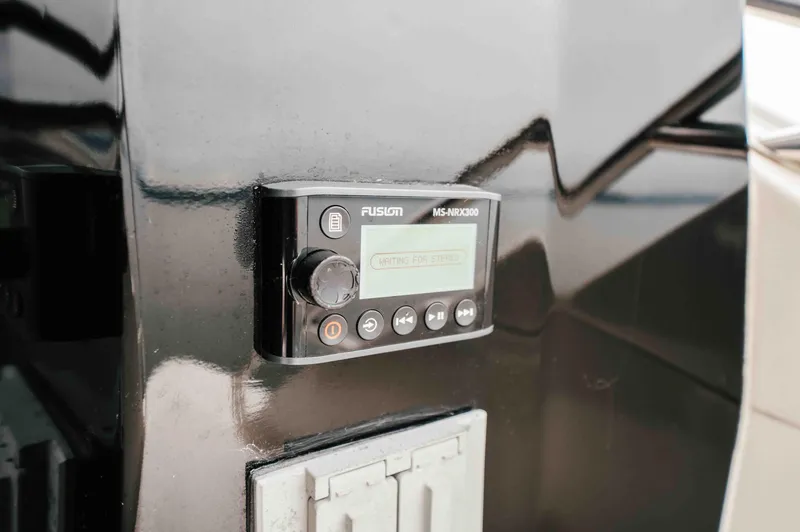 Slide: The Image of Fusion MS-NRX300 stereo control on 2013 Sea Ray 510 Sundancer yacht. - 26