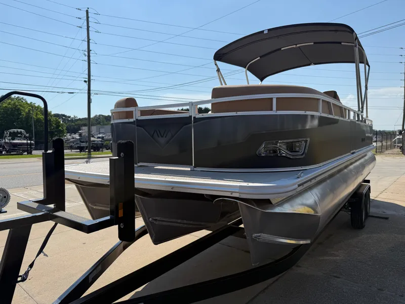 Slide: The Image of Avalon Venture 85 Versatile Rear Bench 2025 - 52