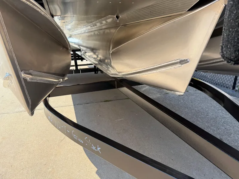 Slide: The Image of Avalon Venture 85 Versatile Rear Bench 2025 - 53