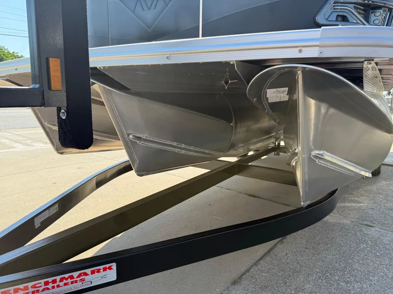 Slide: The Image of Avalon Venture 85 Versatile Rear Bench 2025 - 54